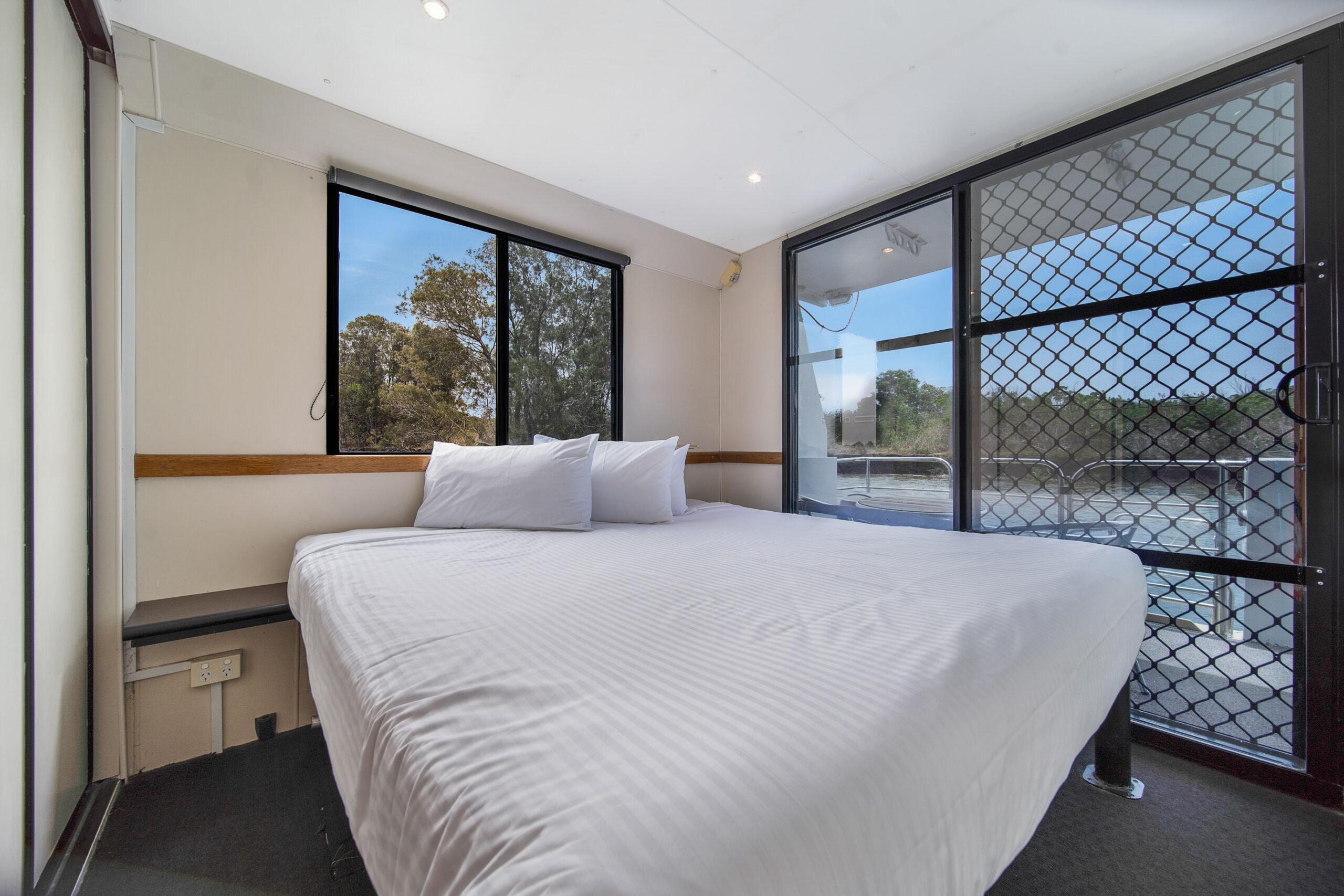 Shangri Lah gallery image 9